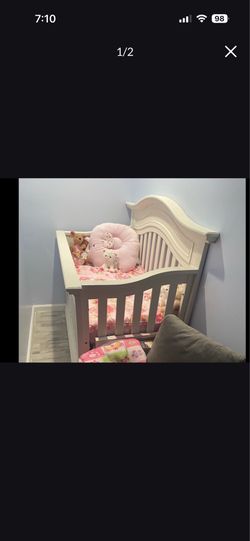 Baby crib, crib, solid wood Comes with mattress  Serta mattress hardly slept on Pick up in west Lancaster  Ca 93536 Cash only