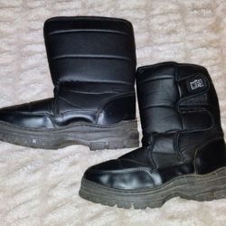 FIRM IN MERCED‼️❄️MENS  SNOWBOOTS SIZE 13