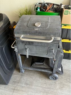 Expert charcoal grill /with side tray