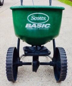 Fertilizer Spreader - Scotts Basic