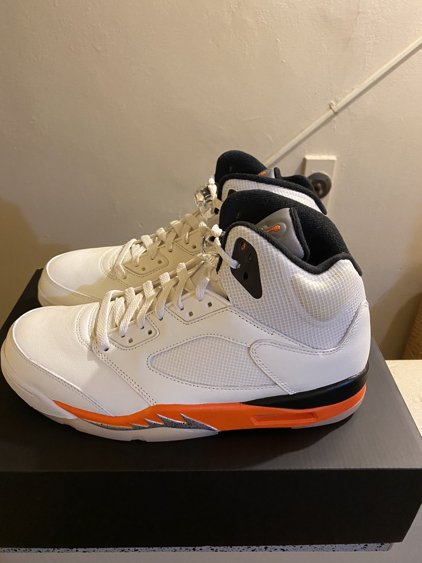 Jordan 5 retro. Size: 10.5