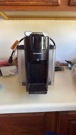 Nespresso De'Longhi Vertuo Evoluo ENV135B Coffee and Espresso Machine