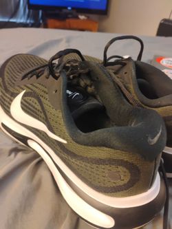 Nike Journey Run Size 12