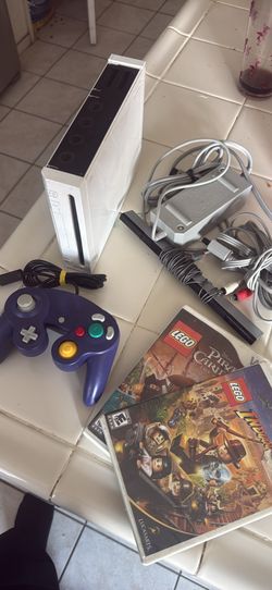 Wii complete with 2 games