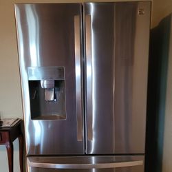 Kenmore Refrigerator With Water/Ice Machine