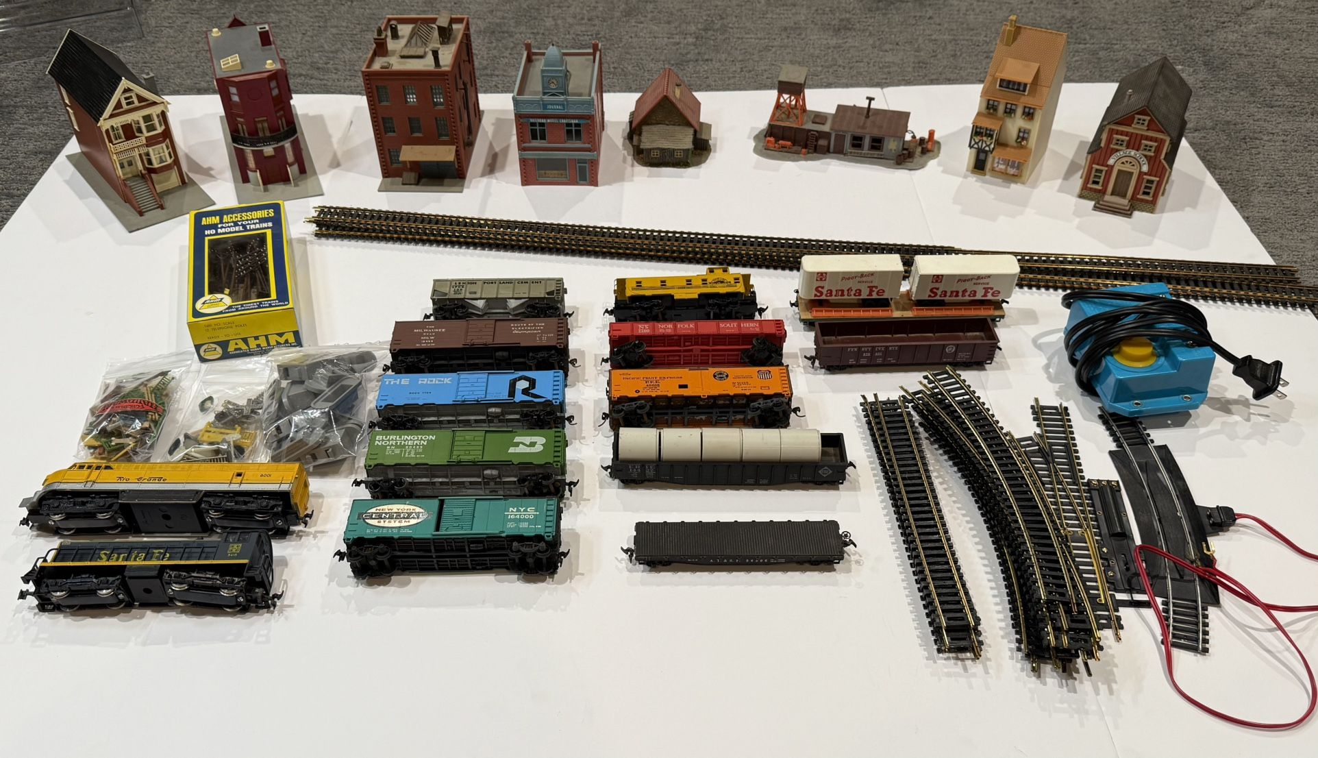 HO Starter Kit.  Get Your Train On!! 2 engines, 12 cars, track, transformer, buildings, accessories
