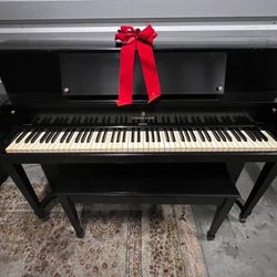 🎄HOLIDAY PIANO SALE! FREE CHRISTMAS DELIVERY STILL AVAILABLE!🎄