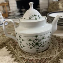 Vintage Bavarian Tea Pot 🫖