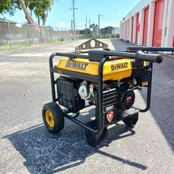 DEWALT HONDA GENERATOR 4,300 WATTS  ALMOST NEW CONDITIONS  