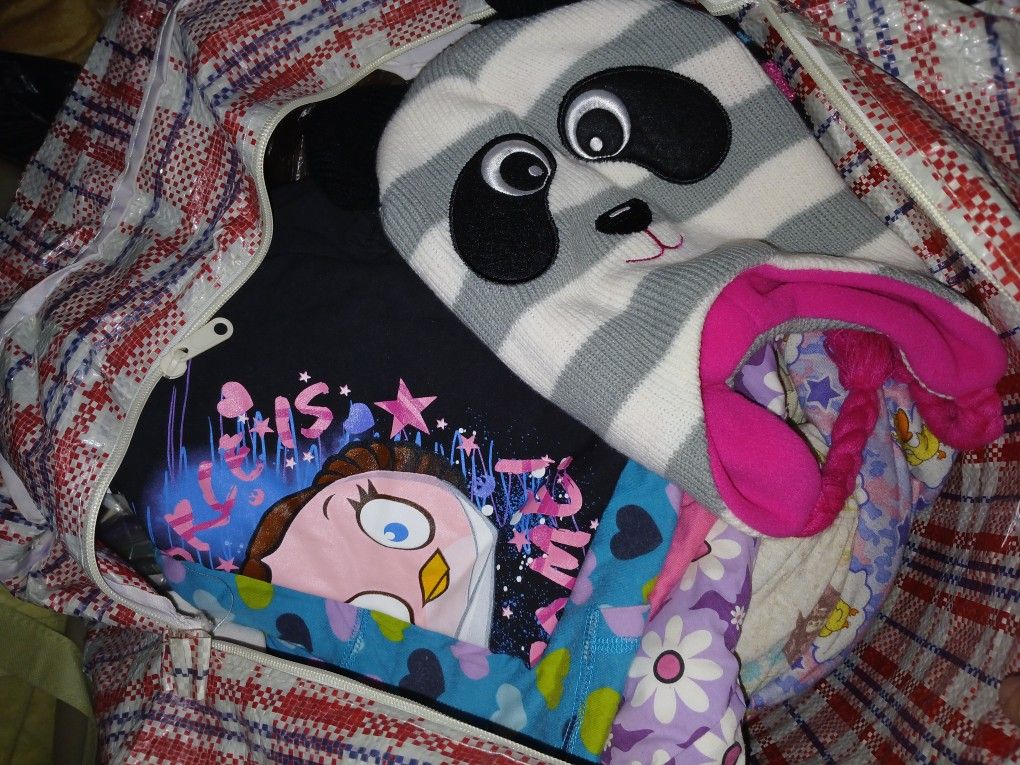 LOT OF YÒUNG GIRLS CLOTHES, HATS, BOOTS