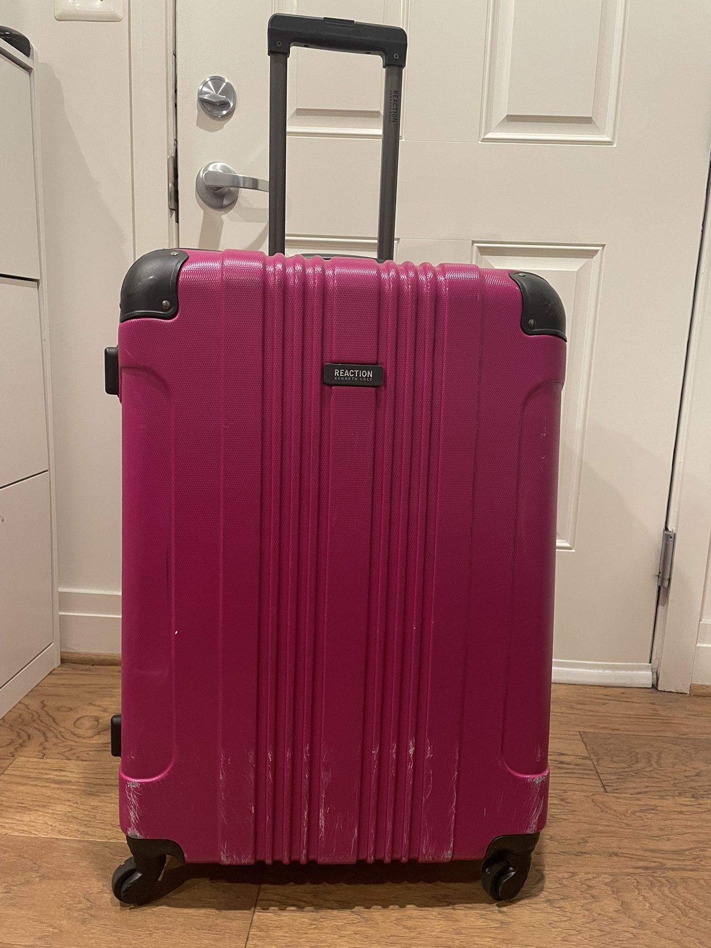 Kenneth Cole Reaction Luggage 28”
