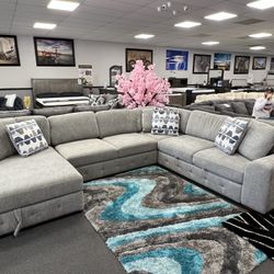 Gray Sofa Sectional w/ Pull- Out Sleeper & Storage In Chaise 