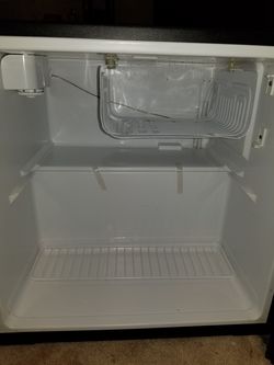 Black Decker 1.7cu Refridger Model BCFA17B for Sale in Warren MI OfferUp