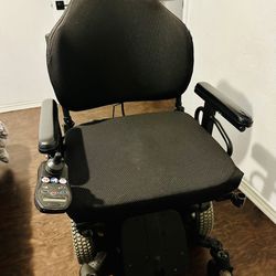 Quantum Motorized Wheelchair With Leg Extension 
