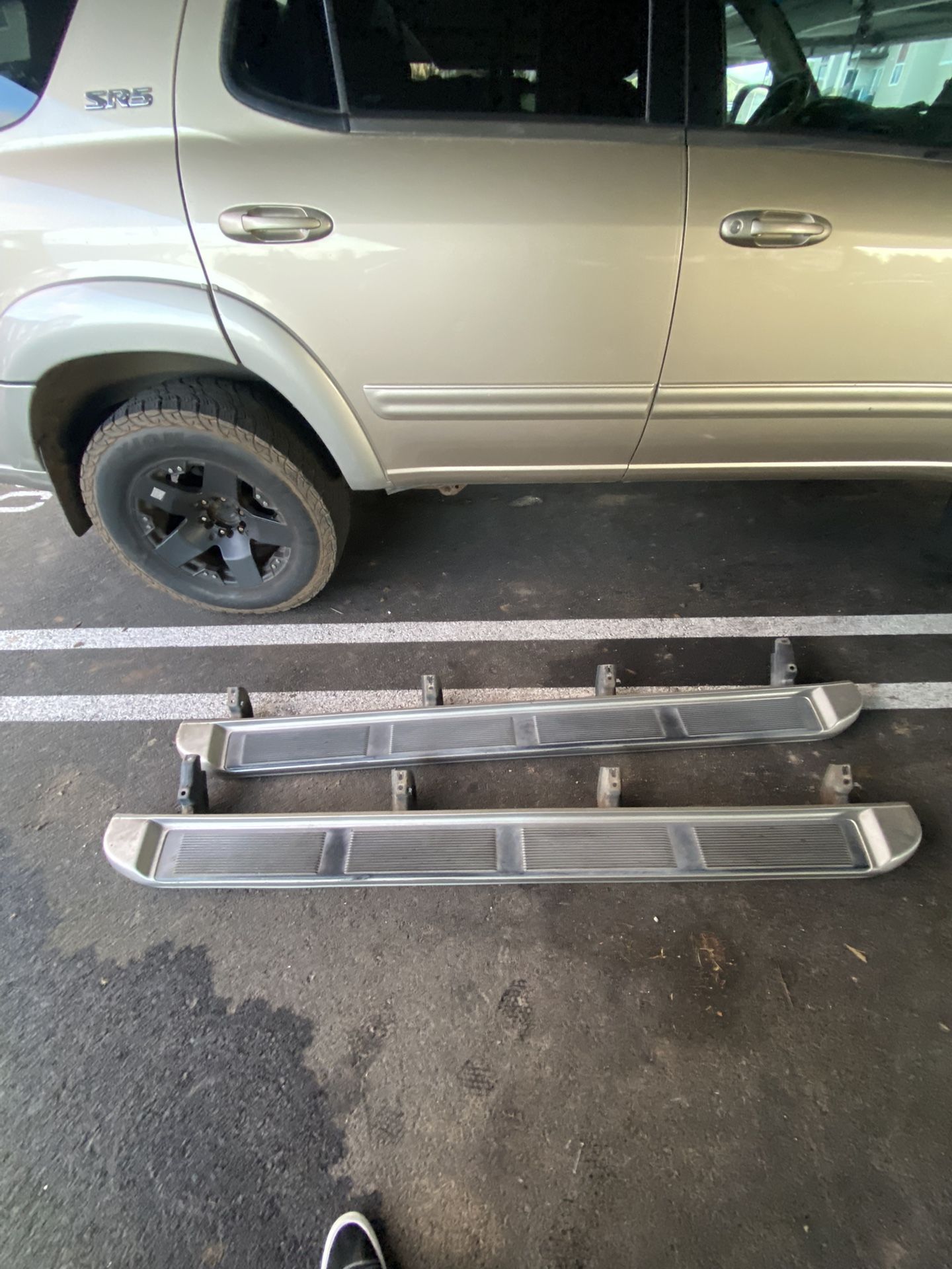 2001 Toyota Sequoia OEM side steps / running boards complete set $100 OBO