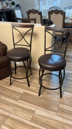 2 bar stools