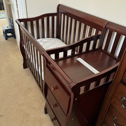 Mini Crib With Changing Table And Drawers