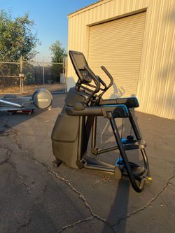 PRECOR 885 AMT With P82 Console (Delivery Included