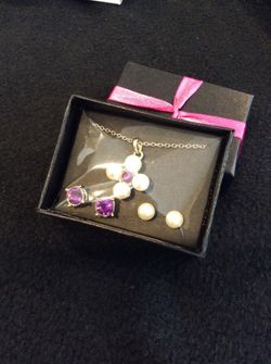 Necklace and earring set