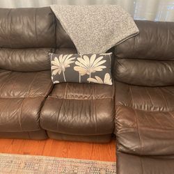 Set Of Leather Recliner Couches/sofa