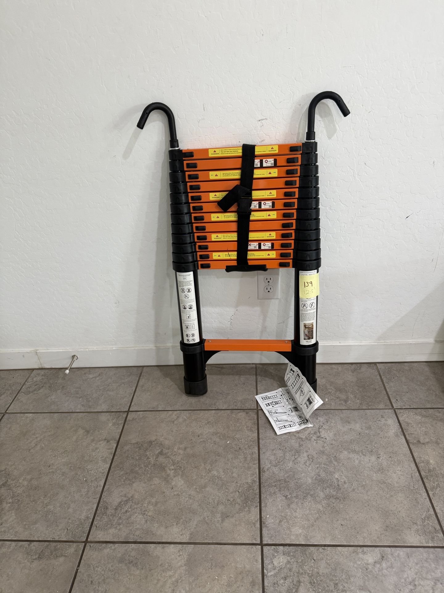 Metallic heavy duty Orange telescopic ladder - 12.5 feet - L139