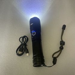 LED Torch Flashlight with Zoom. 3000 Lumens 