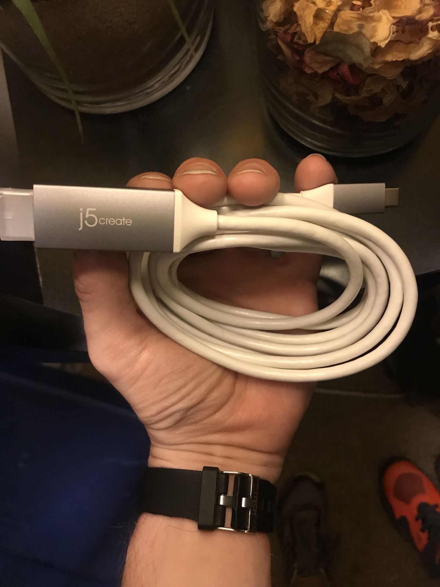J5 Create screen mirroring cable for phone or tablets. Originally $39.00 selling for 15$