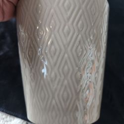 New Greige ceramic flower pot 4.5 w/ art deco design