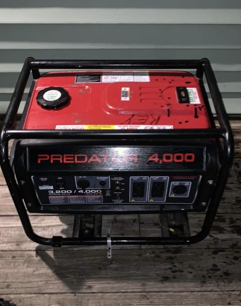 Predator 4,000 In Excellent Condition 1 Pull Start $350