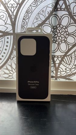 Apple iphone 16 pro case-Black. never used