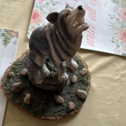 Wolf Intense Centerpiece 