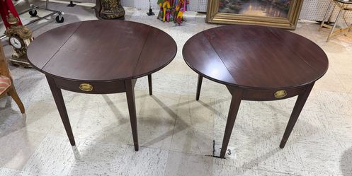 Henkel Harris 1997 Pair Of Mahogany Pembroke Tables 29x26x36