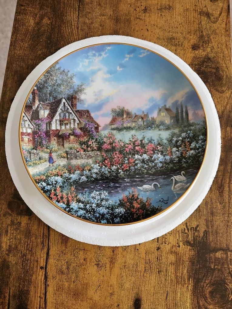 $30 OBO VINTAGE 1993 "EVENING AT GUILFORD MANOR" COLLECTIBLE PLATE