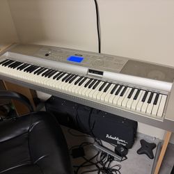 Yamaha DGX-500 88-Key Digital Piano – Works Perfectly