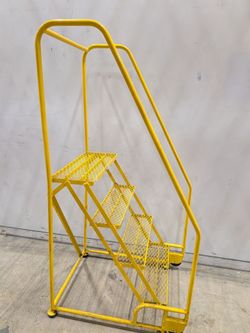 Uline 4 Step Tilt N Roll w/ 450 Lbs. Max Weight Capacity