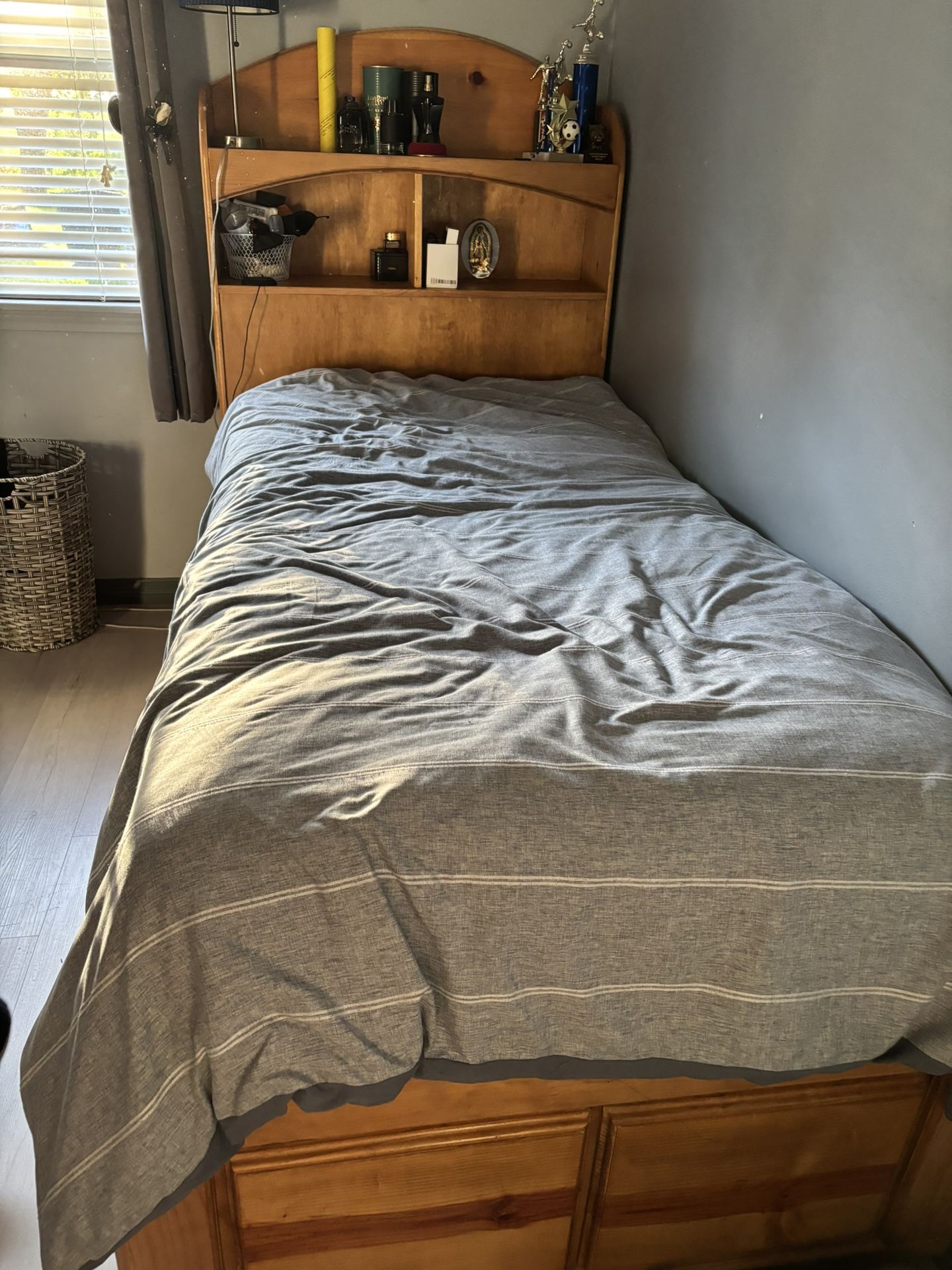 Single Bed With Drawers