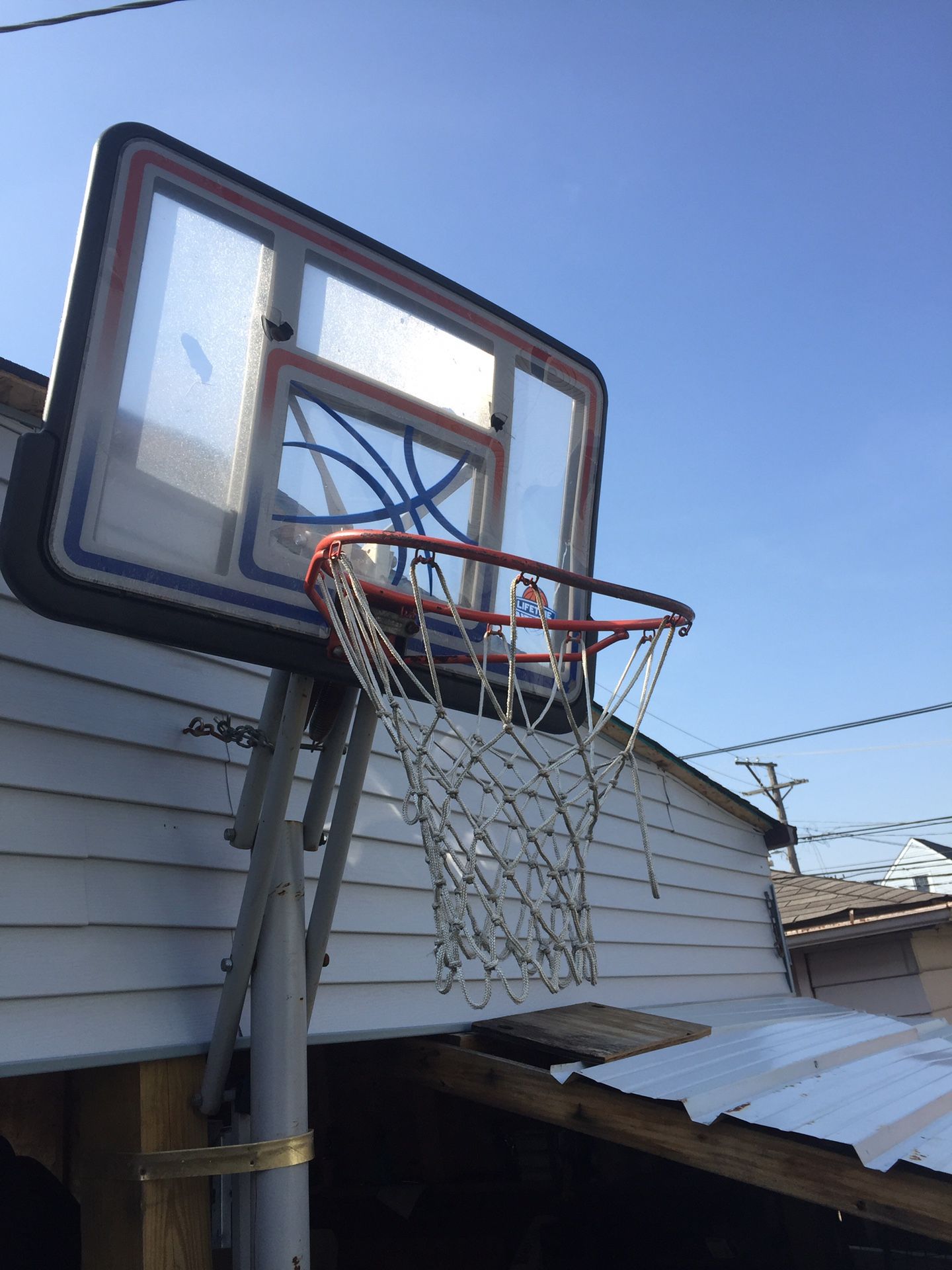 Basketball hoop