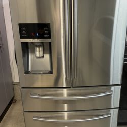 Samsung 36” Black Stainless Refrigerator – 28 Cu Ft, Counter-Depth, RF28HMEDBSG