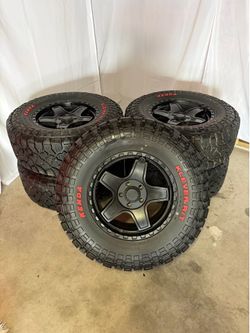 Set jeep wrangler wheels and tires