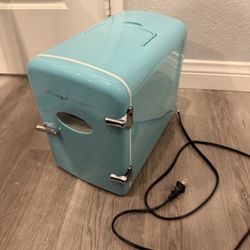 Frigidaire EFMIS175 Retro Mini Fridge – Excellent Condition