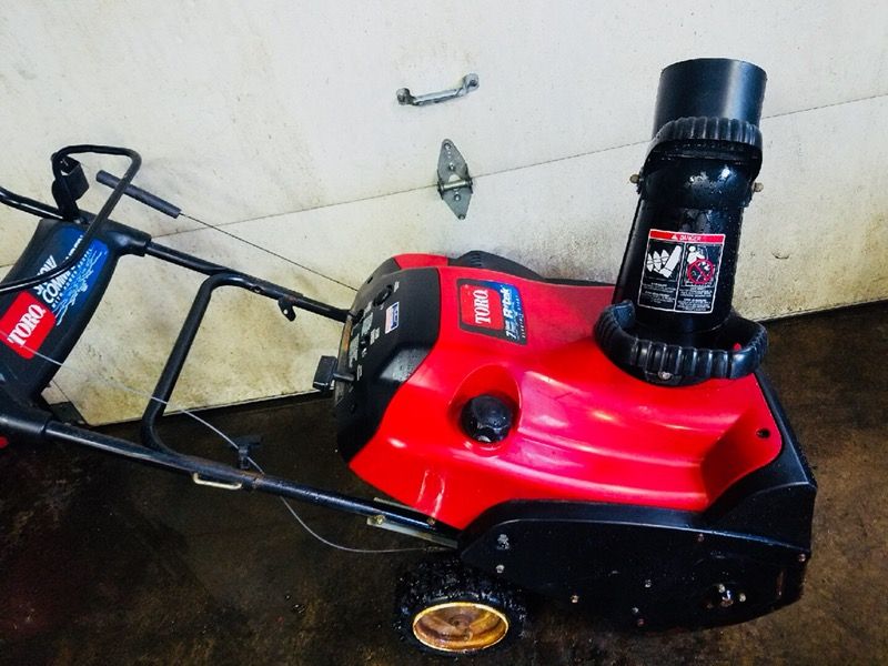 Toro snow commander snowblower 7 hp engine with electric start. Fully