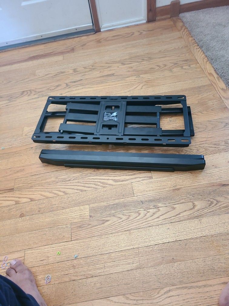 TV MOUNT Full Motion for Flat Screen Tvs Swivel.