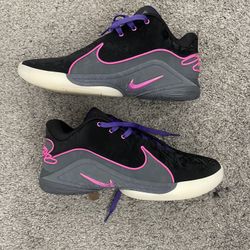 Black light Lebron 22