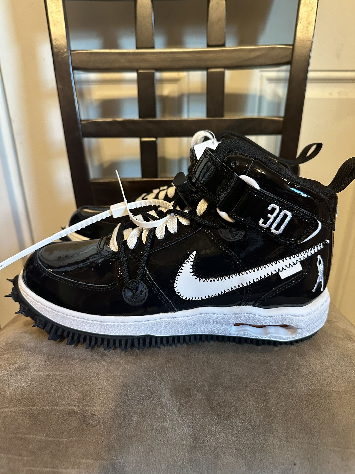 Brand new Men’s Nike Off White X Air Force One Mid SP Leather Sheed size 8 no box