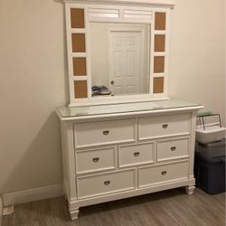 Gorgeous Dresser With Mirror And Cork Boards 