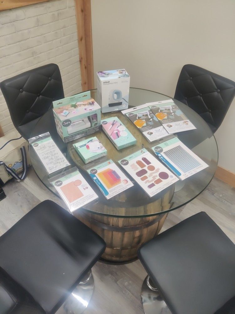 Sizzix Sidekick- Starter Kit (with lots of accessories)