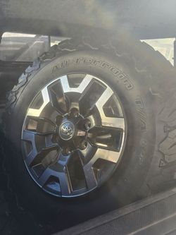 Set of 2020 Toyota tacoma TRD offroad rims with KO2 tires.