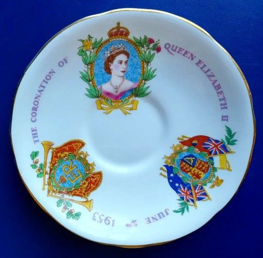 Vintage mid-century collectors plate QUEEN ELIZABETH Coronation Ceramic Crest