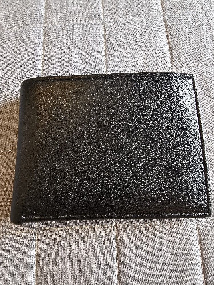 **MEN'S PERRY ELLIS PORTFOLIO WALLET**