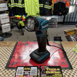 Makita 18V LXT Lithium-Ion Cordless L.E.D. Flashlight 